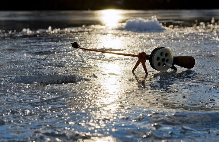 У Вишгороді з під льоду врятували любителя риболовлі